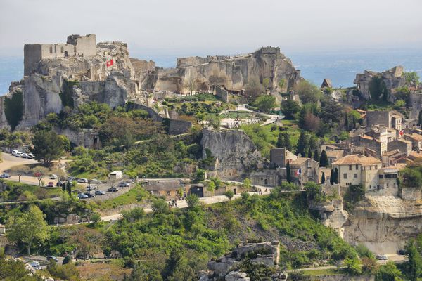 A photo of Full-Day Les Baux, Tavel and Châteauneuf-du-Pape tour from Avignon